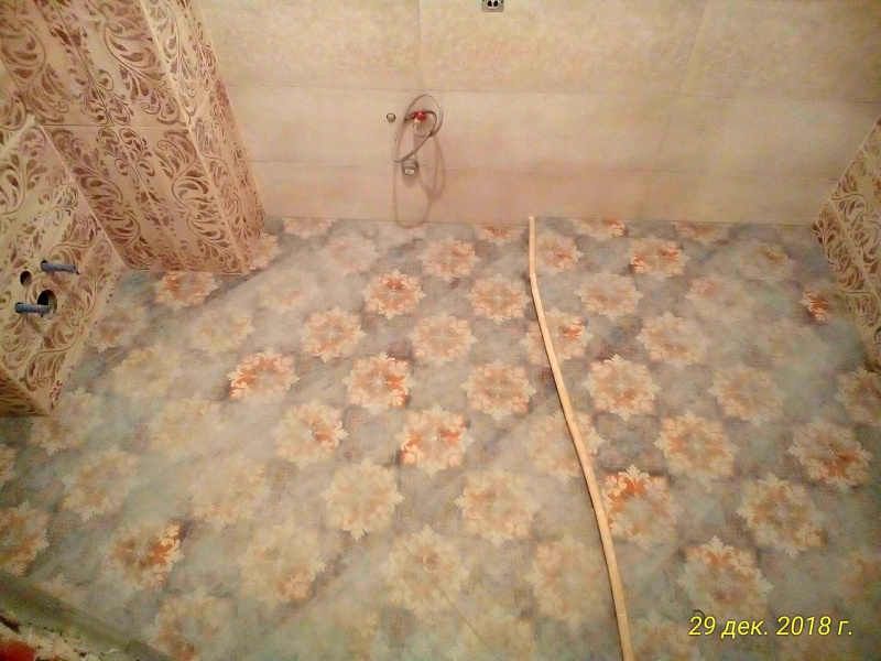 Облицовка ванной комнаты плиткой с имитацией потертостей фото